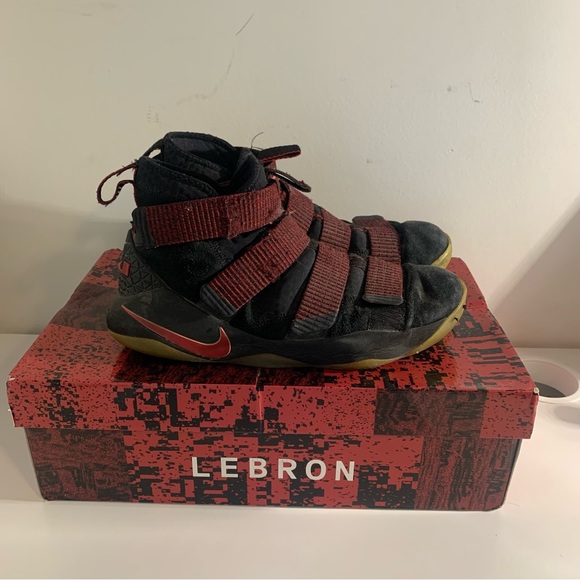 Lebron Soldier XI Red Stardust Men 9 - Picture 3 of 9
